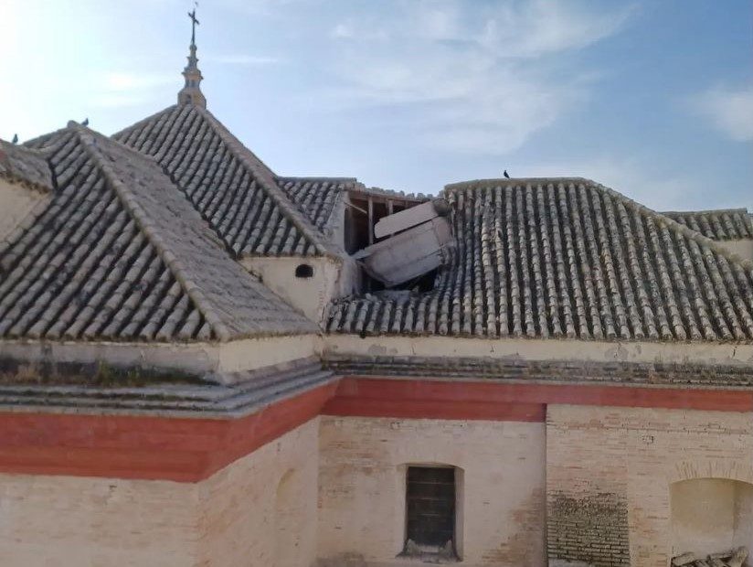 Se derrumba parte del techo de la iglesia de Santa Bárbara – Écija al Día